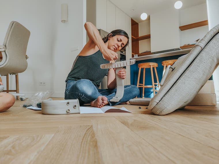 組立家具を一人で作るのは難しい？！さまざまなリスクや対処法を解説 
