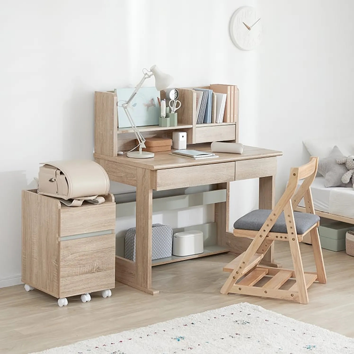 LOWYA 木製デスク【組立済み】 幅100～180] ワークデスク タップ収納付き 平机 木目調 オフィス